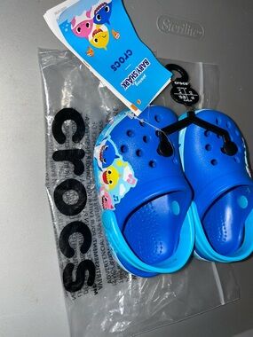 CROCS Blue Kids' Baby Shark Clog Sandals size C4